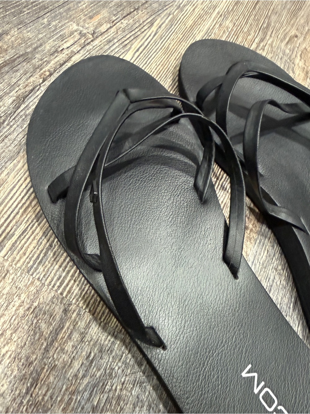 Volcom Flip Flops - Picture 6 of 7